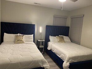 3 chambres, bureau, fer et planche à repasser, accès au Wi-Fi (inclus)