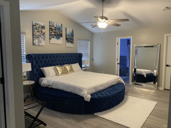 3 chambres, bureau, fer et planche à repasser, accès au Wi-Fi (inclus)