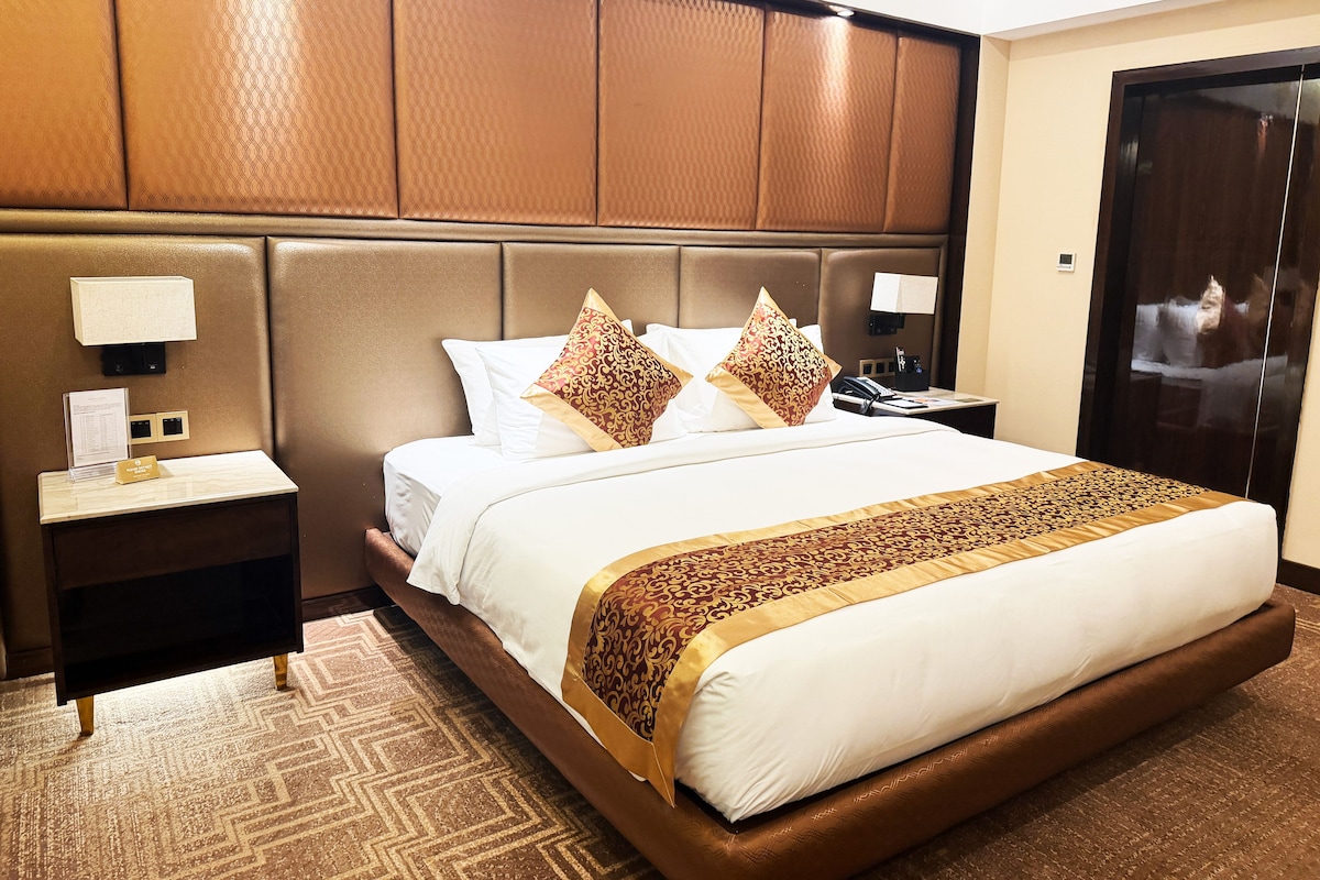 Junior Club Suite (Access to the Club Lounge for guests aged 18 or above) | Minibar (some free items), in-room safe, soundproofing