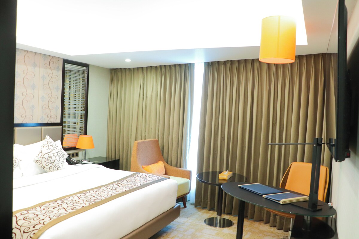 Executive Club King Room (Access to the Club Lounge for guests aged 18 or above) | Artículos del minibar gratis y caja de seguridad en la habitación 