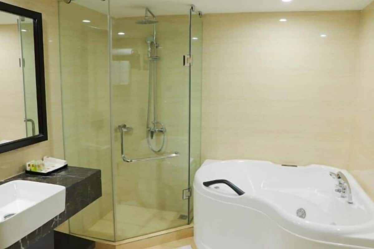 Salle de bain | Articles de toilette de luxe, sèche-cheveux, chaussons