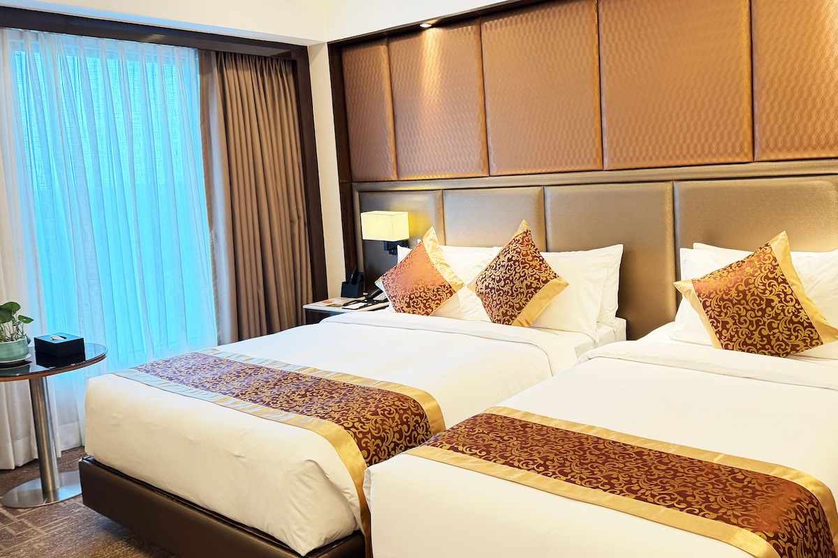 Deluxe Family Room