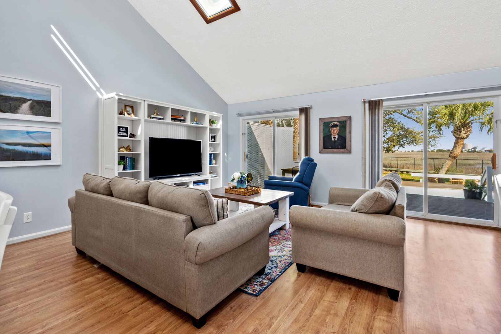 Impeccable 3-bedroom, private pool, sunroom, marsh views - Cherry Grove Beach