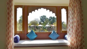 Deluxe Double Room | WiFi, bed sheets
