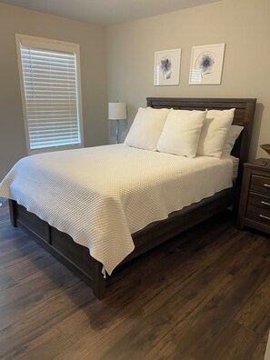 3 chambres, fer et planche à repasser, Wi-Fi gratuit, draps fournis