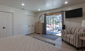 4 bedrooms, desk, travel cot, WiFi
