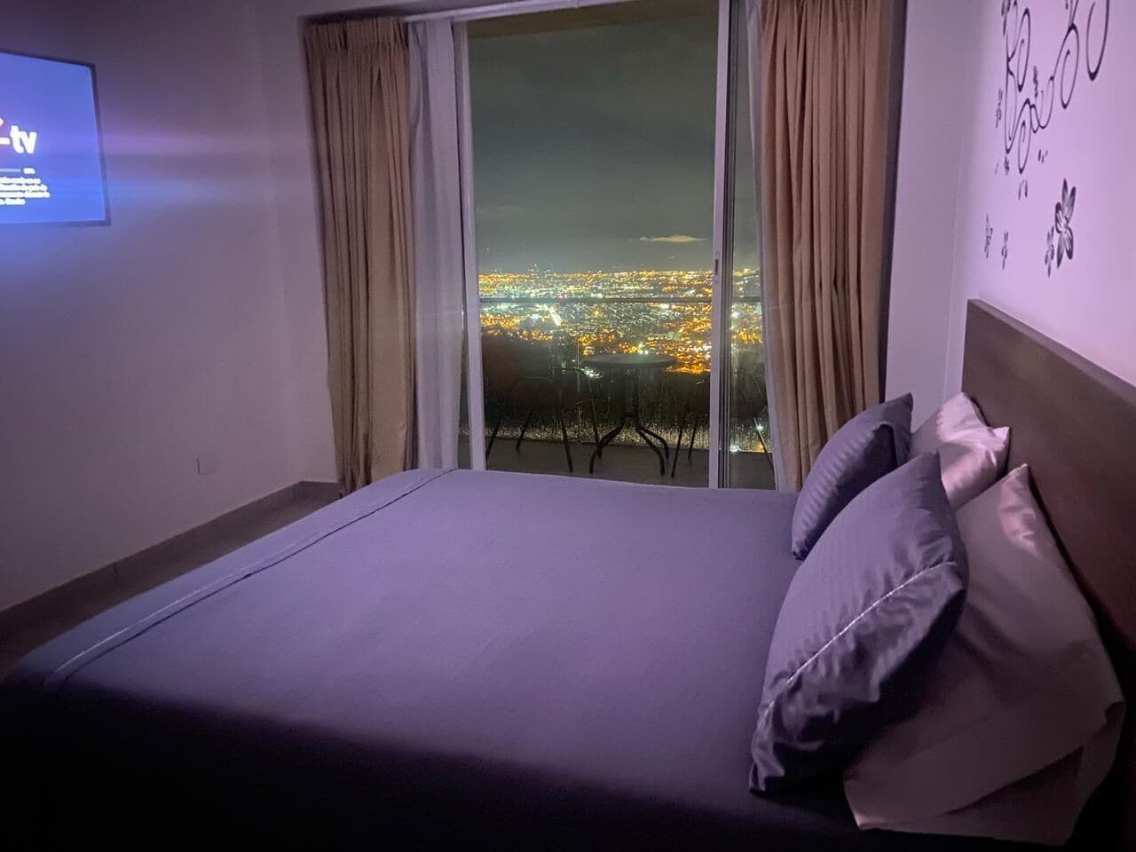 Free WiFi, bed sheets