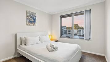 2 habitaciones, tabla de planchar con plancha, wifi y ropa de cama