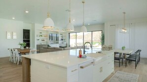 Unclassified image, 2 of 63, button - Birdie On The 8th | Private Pool/Hot Tub (Washington)
