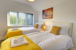 4 bedrooms, iron/ironing board, free WiFi, bed sheets