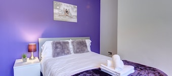 4 Bedroom House, Sleeps 9, En-suite, Garden