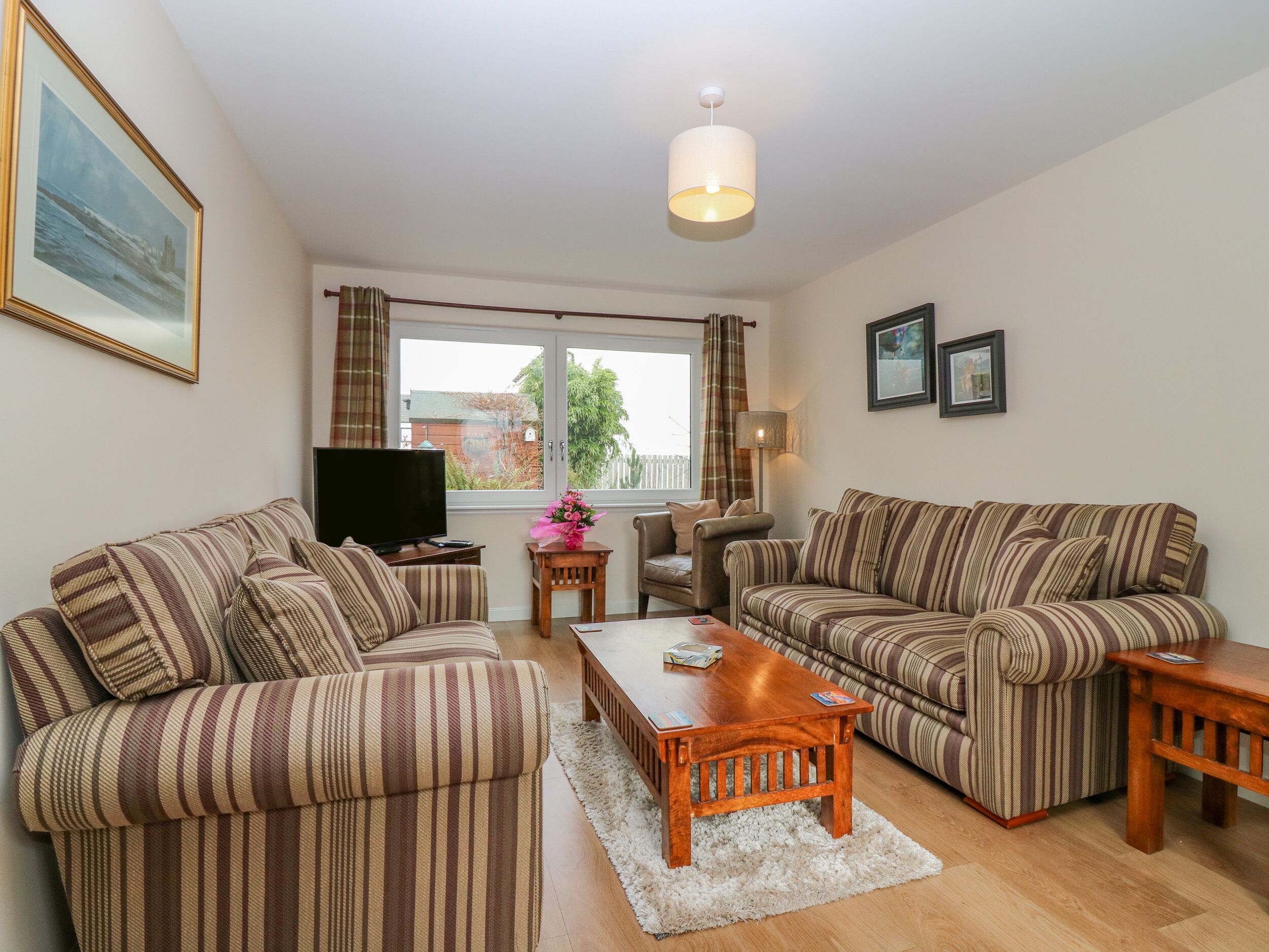 10 GOODHOPE GARDENS, pet friendly, with a garden in Aberdeen