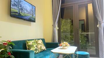 Suite, 2 Bedrooms | Television