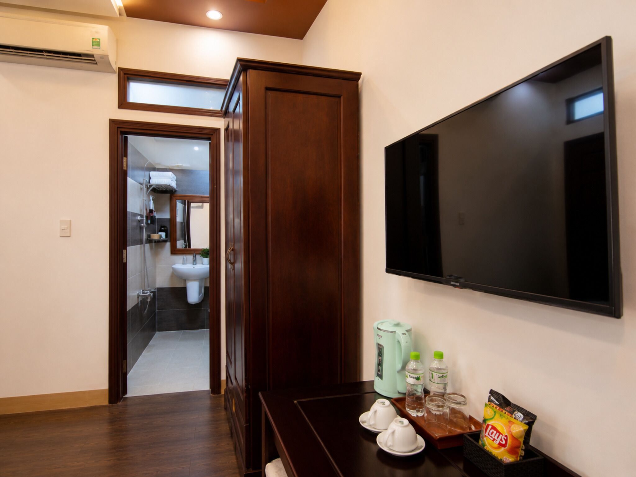 Standard Room | Bathroom | Shower, rainfall showerhead, hair dryer, bidet