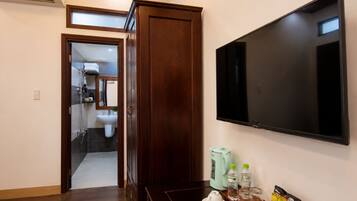 Standard Room | Bathroom | Shower, rainfall showerhead, hair dryer, bidet