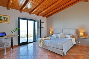 5 bedrooms, desk, iron/ironing board, free WiFi