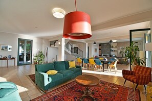 Fernseher, Kamin