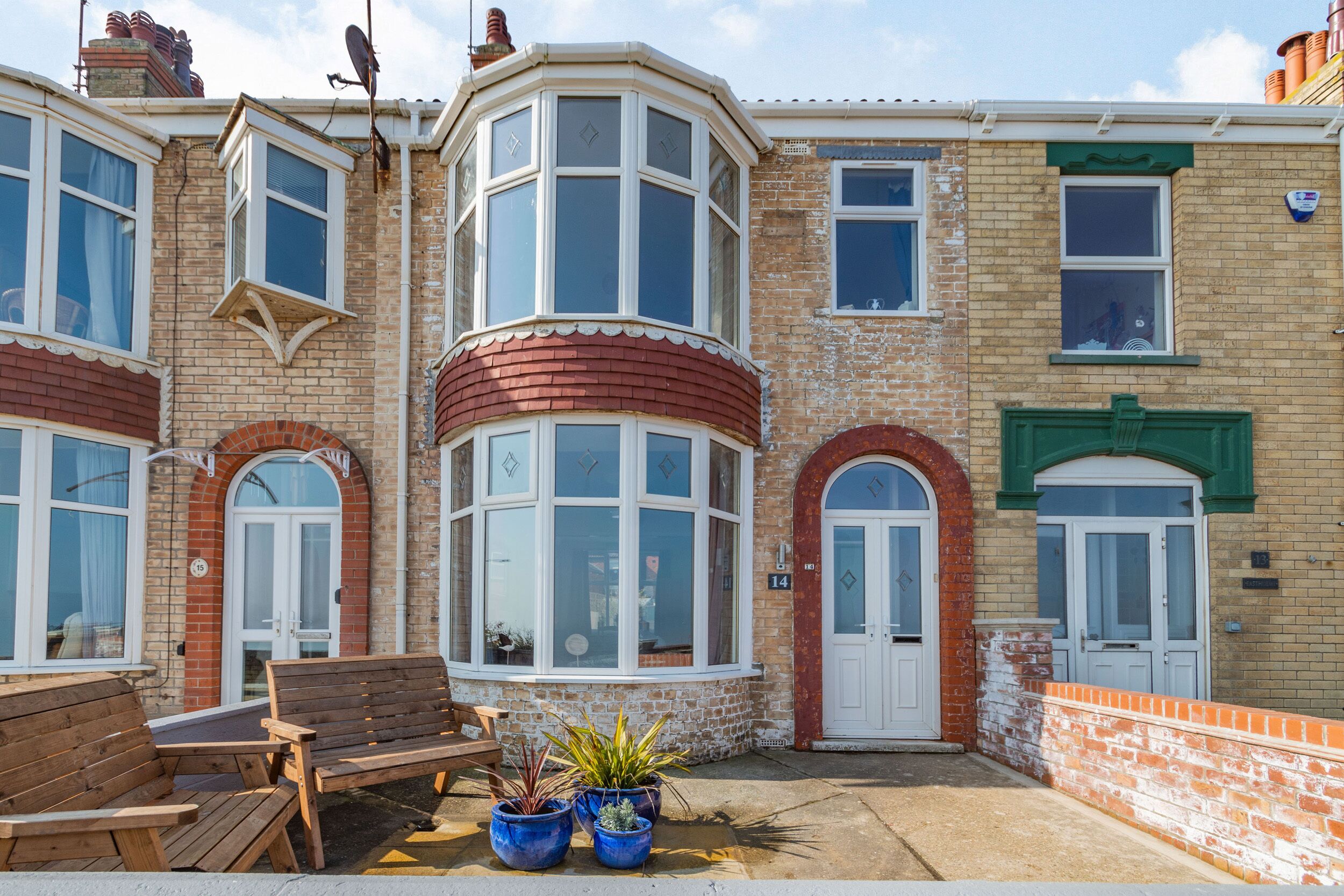 14 THE PROMENADE, romantic, character holiday cottage in Withernsea
