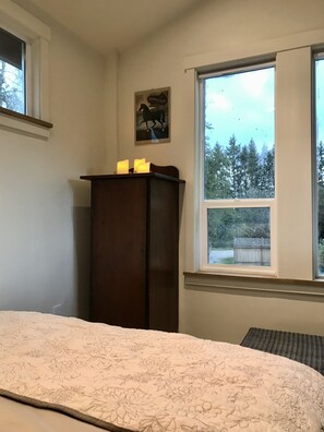 1 bedroom, free WiFi, bed sheets - Walking Distance to the town of Vashon, fireplace, patio, bbq... (Vashon)
