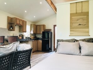 1 bedroom, free WiFi, bed sheets - Walking Distance to the town of Vashon, fireplace, patio, bbq... (Vashon)