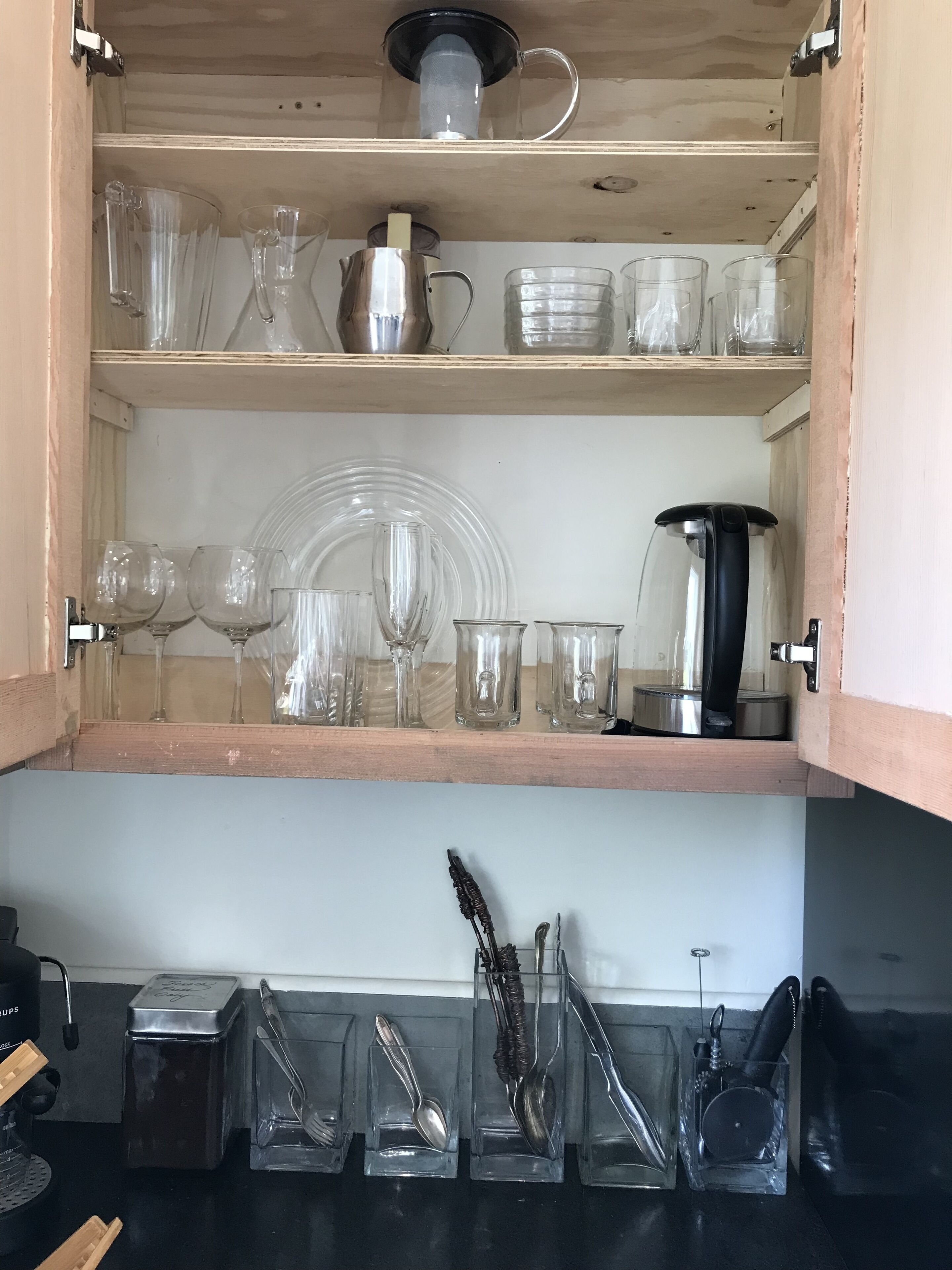 Walking Distance to the town of Vashon, fireplace, patio, bbq...