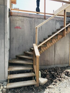 Property grounds - Walking Distance to the town of Vashon, fireplace, patio, bbq... (Vashon)