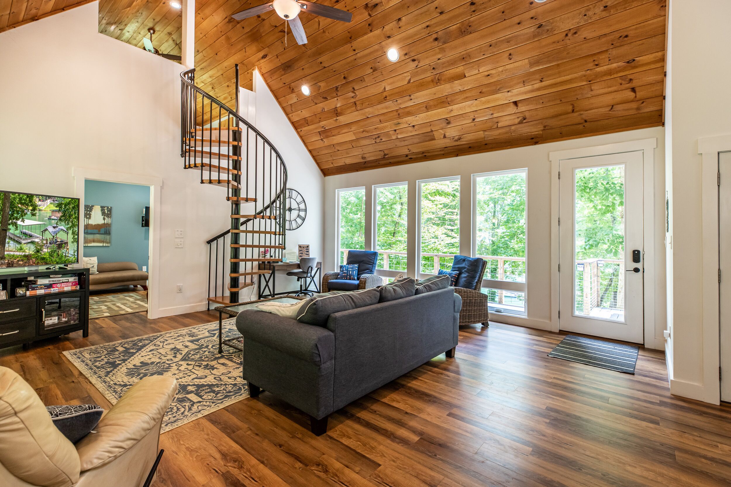 Lake Front Home on beautiful Norris Lake with Covered Dock