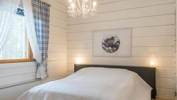 3 bedrooms, desk, internet