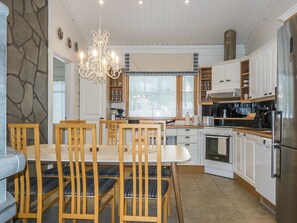 Fridge, microwave, dishwasher, cookware/dishes/utensils