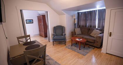 Adorable unit in Historic West Blvd district