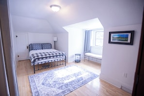 3 habitaciones, tabla de planchar con plancha, wifi y ropa de cama 