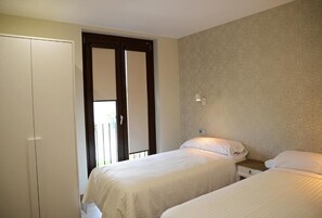 Individually decorated, individually furnished, travel cot, free WiFi - Hotel Rural Oasibeth (Fromista)