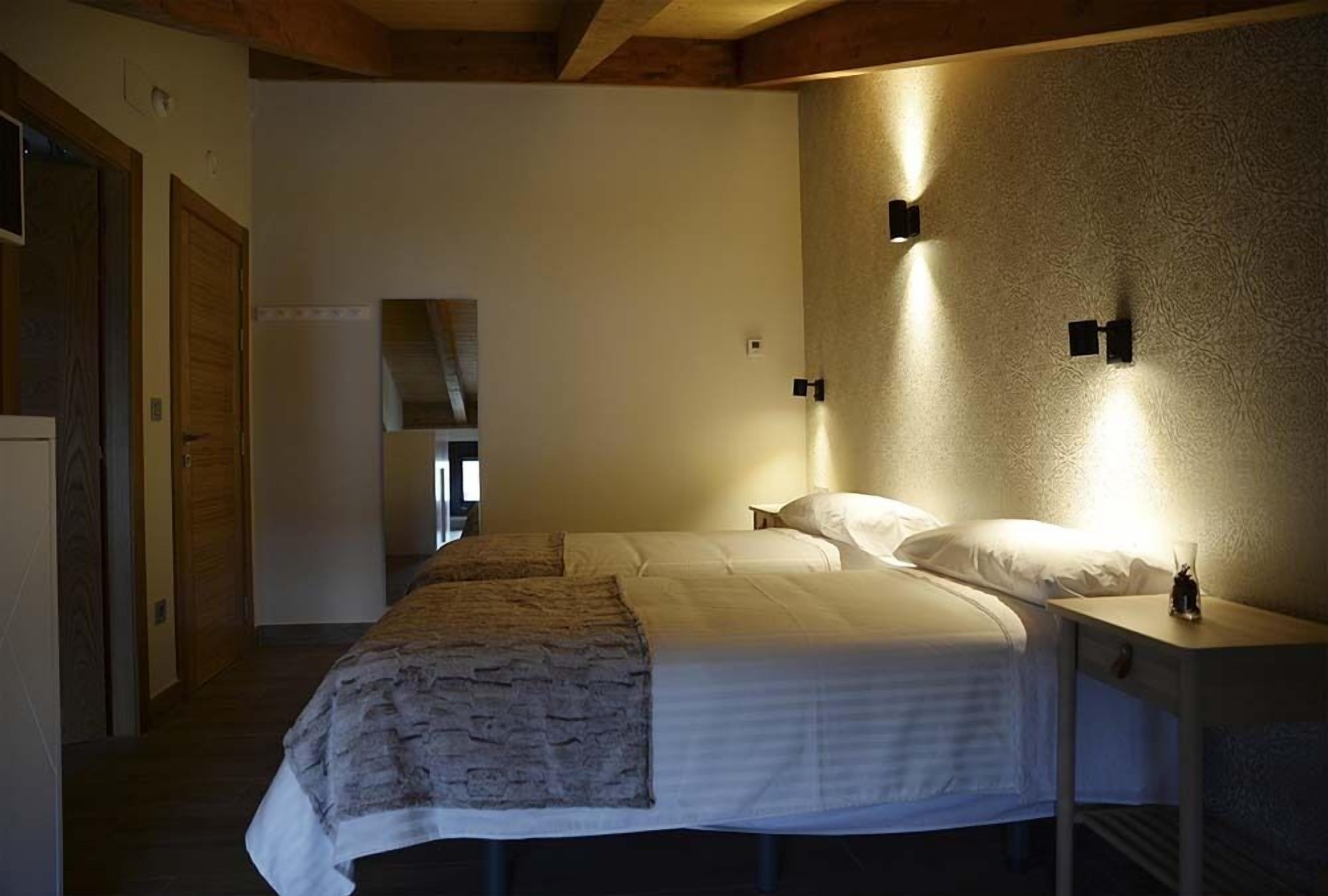 Individually decorated, individually furnished, travel crib, free WiFi