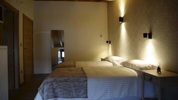 Individually decorated, individually furnished, travel cot, free WiFi