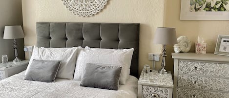 Superior-herbergi með tvíbreiðu rúmi - með baði (1st Floor) | Rúmföt af bestu gerð, rúm með memory foam dýnum