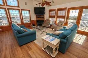 Televisión de pantalla plana, chimenea, reproductor de DVD y videoteca 