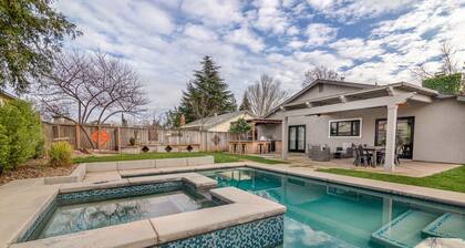 Comfy House W/ Big Pool / hot tub !!!