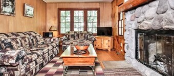 Hearthwood Beach House: Lake Tomahawk PET FRIENDLY