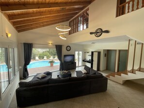 Smart TV, fireplace, table tennis - villa aphrodite (Maritsa)