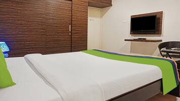 Deluxe Room | Desk, iron/ironing board