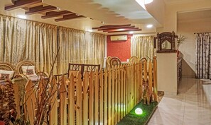 Lobby - Treebo Excellent Home (Pune)