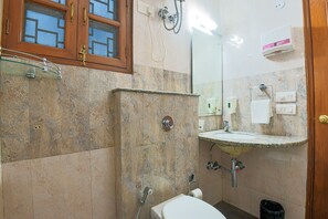 Bathtub, bidet