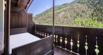 Holiday Apartment "Alpenhof Lodge Alpin Superior" with Mountain View, Shared Pool & Sauna