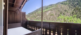 Ferienwohnung "Alpenhof Lodge Alpin Superior" mit Bergblick, Gemeinschaftspool & Sauna