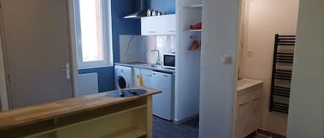 1 bedroom, iron/ironing board, travel cot, free WiFi