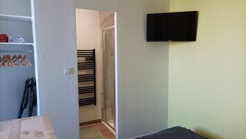 1 chambre, fer et planche Ă repasser, lit parapluie, Wi-Fi gratuit