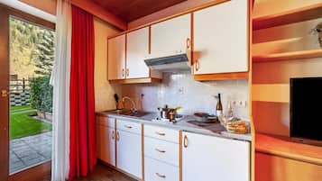 Refrigerador, placa de cocina, cafetera/tetera, tetera/pava eléctrica