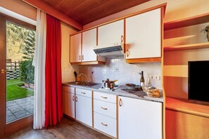 Réfrigérateur, plaque de cuisson, cafetière/bouilloire