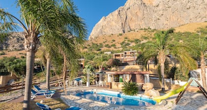 Villa "Ina" con vistas al mar, piscina compartida y Wi-Fi