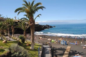 Una spiaggia nelle vicinanze